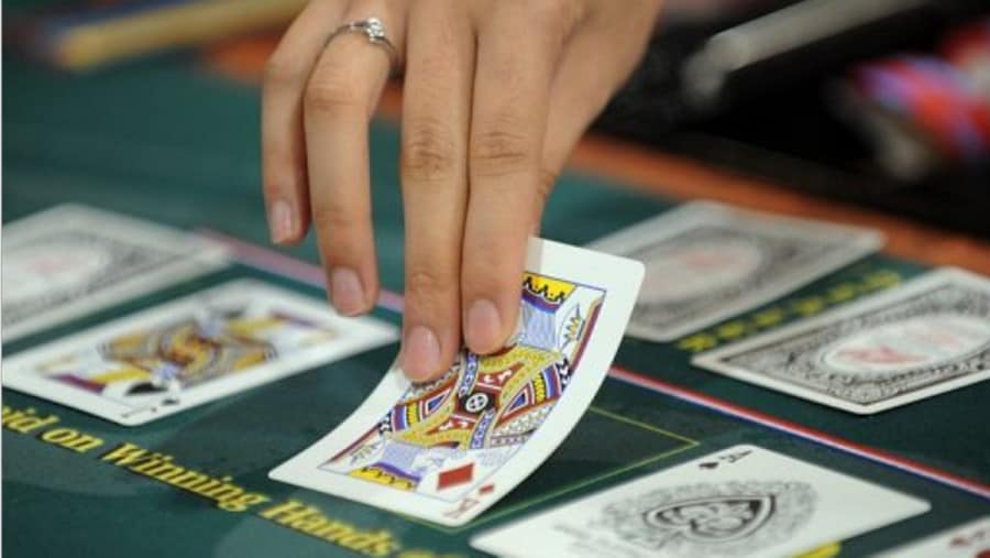 Choi poker nhieu ban cung mot luc de hay kho? 