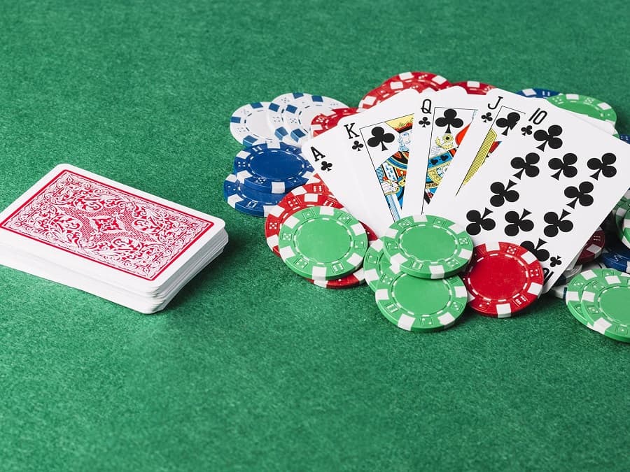 loi khuyen ve suc khoe khi choi poker truc tuyen